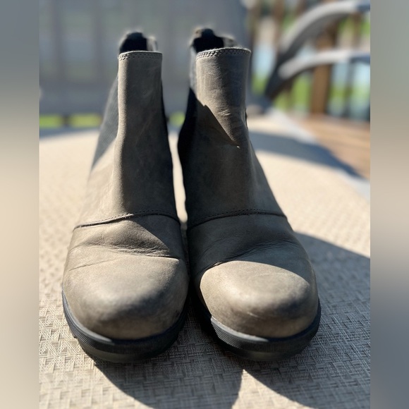 Sorel Joan of Arc Gray Chelsea boots size 7 - Picture 3 of 8
